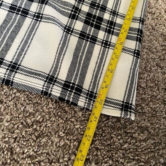 Free Kisses sz S black‎ white plaid blouse - Picture 10 of 10